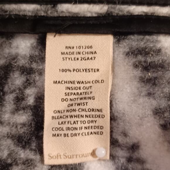 Soft Sorrunding Women's Multi-Color Plaid Coat. Size M - Picture 9 of 10